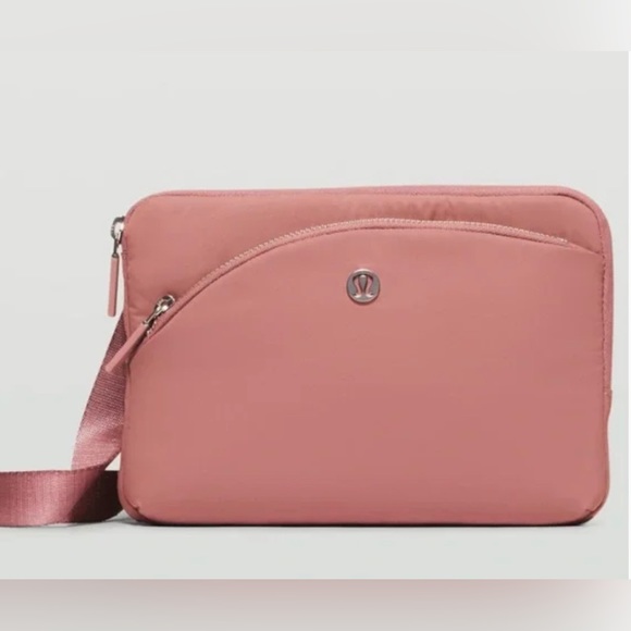 lululemon athletica Bags Nwt Lululemon Curved Lines Crossbody Bag